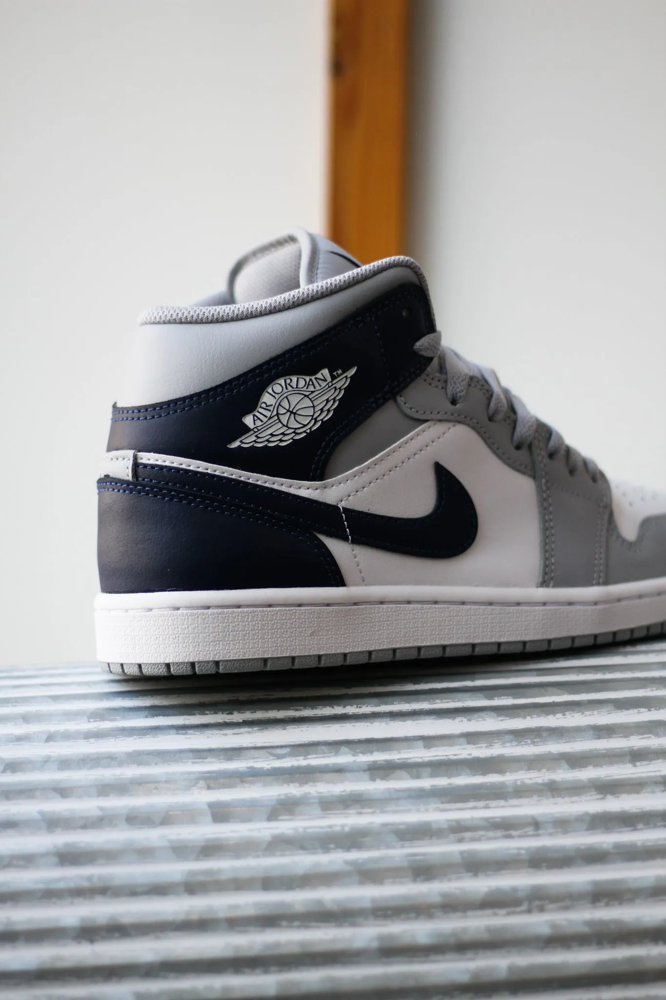 AIR JORDAN 1 MID "MIDNIGHT NAVY"