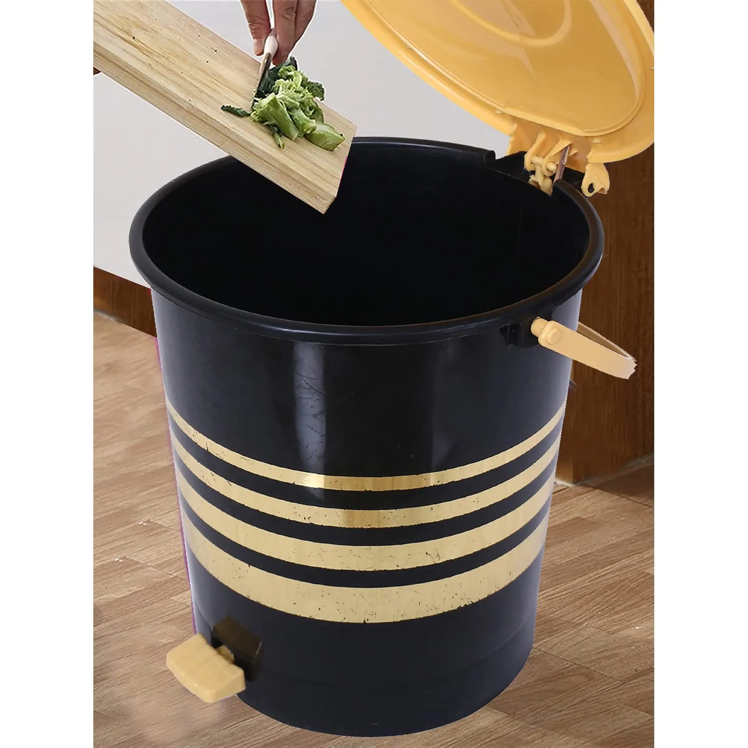 Heart Home Pedal Dustbin|Plastic Pedal Dustbin|Kitchen Inner Bucket Waste Paper Bin|Dustbin For Bedroom|Gold Layer 10 Litre Dustbin (Black)